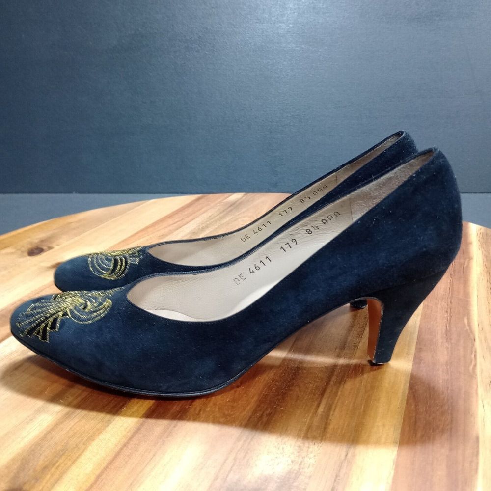 Salvatore Ferragamo Heels Womens Sz 8.5 AAA Black Suede‎ Gold Embroidery Italy